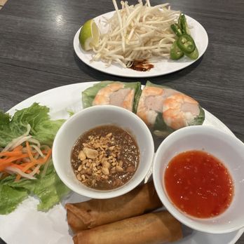 Pho 21 - Spring roll and egg roll combo appetizer - Vietnamese Near Me - Buena Park, California Pho 21 - Spring roll and egg roll combo appetizer - Vietnamese Near Me - Buena Park, California