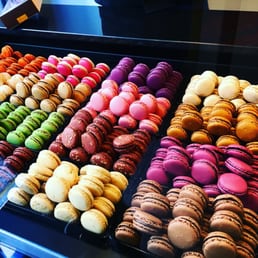 Pascal Caffet - bancone Macarons - interior - Desserts Near Me - Milan, Michigan