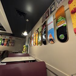 Frank's Pizza & Grill - Inside.