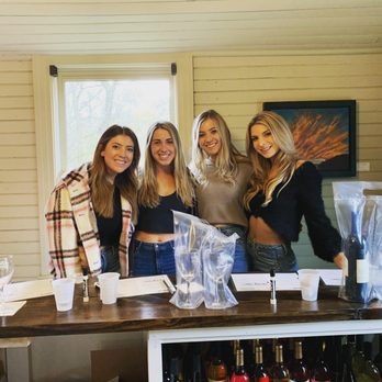 Wines In The Fork - Our guests - Wine Tasting Room Near Me - Franklin, Tennessee Wines In The Fork - Our guests - Wine Tasting Room Near Me - Franklin, Tennessee