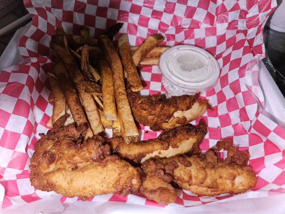 Food from Spiro's Wingz & Ale