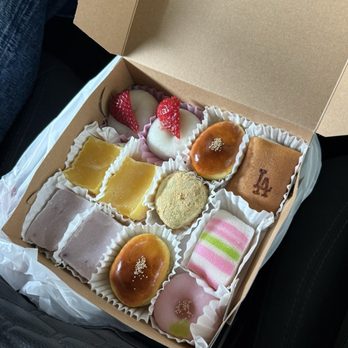 Fugetsu-Do - 12 piece - Candy Stores Near Me - Los Angeles, California Fugetsu-Do - 12 piece - Candy Stores Near Me - Los Angeles, California
