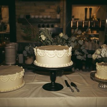 Simma's Bakery - Carrot, raspberry and chocolate cakes! - Bakeries Near Me - Wauwatosa, Wisconsin