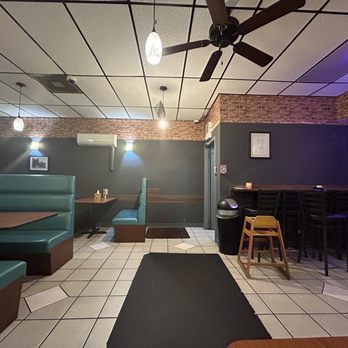 Zahra's - the interior of a restaurant - Middle Eastern Near Me - Chicago, Illinois