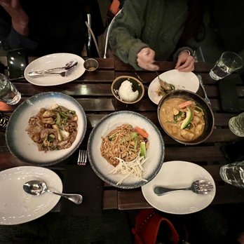 Up Thai - Pad Se-Ew, Pad Thai, Tofu Curry - Thai Near Me - New York, New York Up Thai - Pad Se-Ew, Pad Thai, Tofu Curry - Thai Near Me - New York, New York