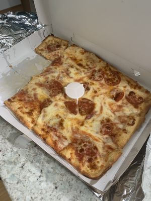 Continental Pizza by null