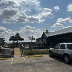 Pincher's Restaurant - Little lake area