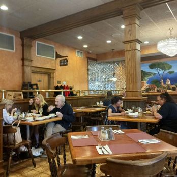 Red Rose - Dining area - Pizza Near Me - Springfield, Massachusetts