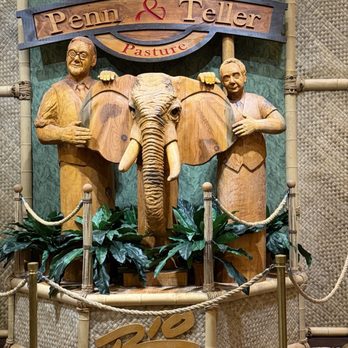 Penn & Teller - Magicians Near Me - Las Vegas, Nevada