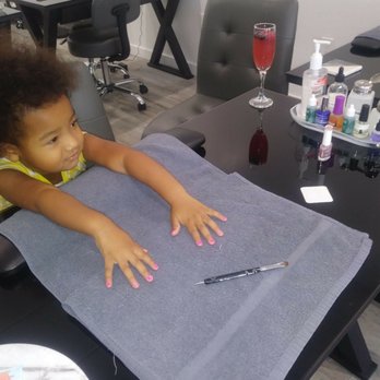 Luna Luxe Nail Loft - Nail Salons Near Me - Tampa, Florida