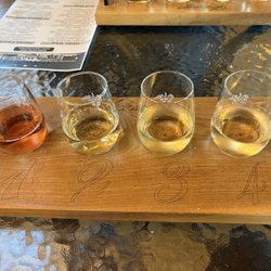 Schulze Vineyards & Winery - Tasting