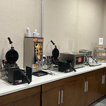 Comfort Suites - Really good complimentary breakfast - Hotels Near Me - Columbia, Tennessee Comfort Suites - Really good complimentary breakfast - Hotels Near Me - Columbia, Tennessee