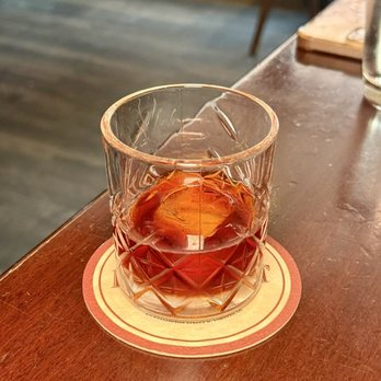 Le Sélect Bistro - le luxe - butter infused st remy signature brandy, amaro averna, grand marnier, creme de cacao, xocolati bitters - French Near Me - Toronto, Ontario