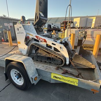 Herc Equipment Rental - MT-100 bobcat for very tight access grading a side yard after building a 5 home track in Berkeley. - Machine & Tool Rental Near Me - Berkeley, California