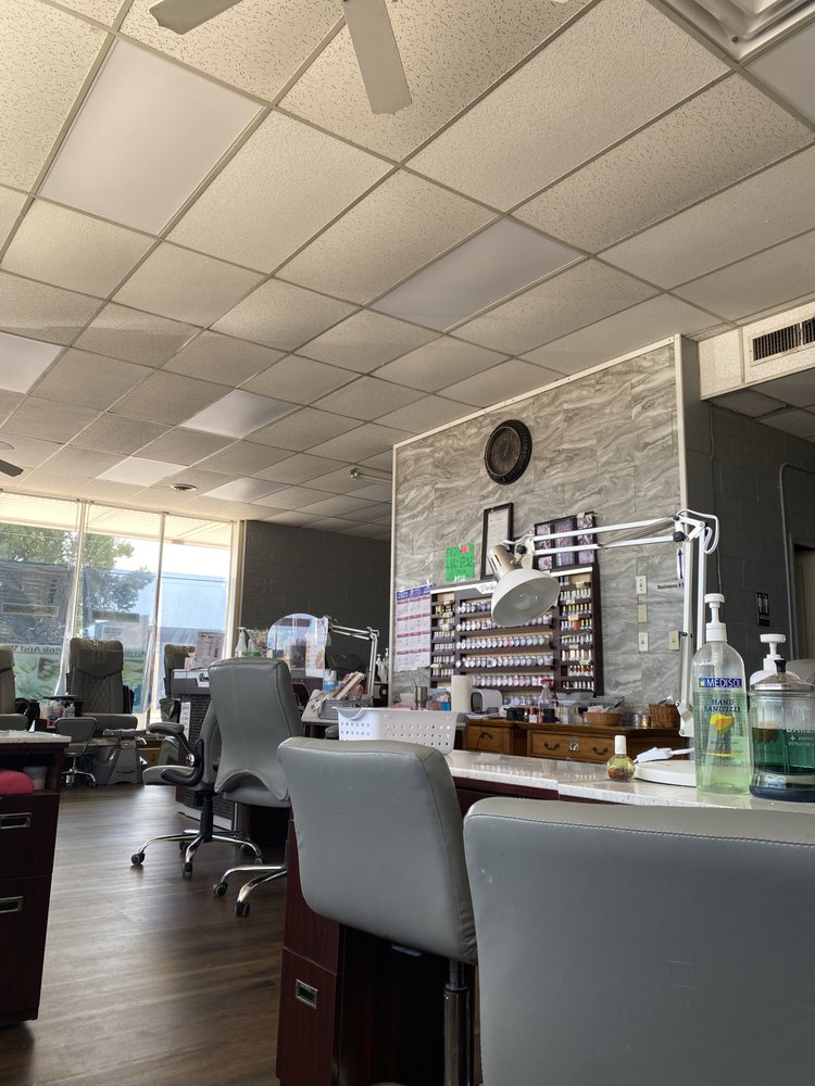 HAPPY SOLAR NAILS 1750 S van Buren st, Enid, Oklahoma Nail Salons