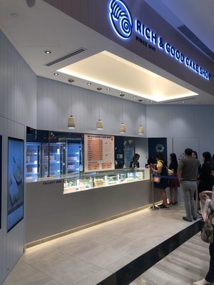Rich & Good Cake Shop (Jewel Changi Airport) by null