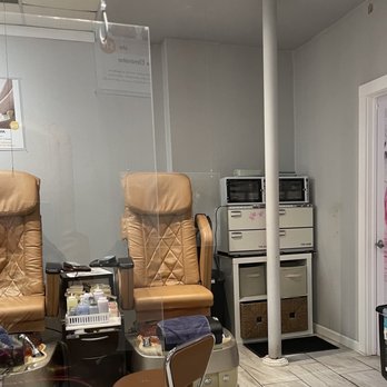 Ceci Nail & Spa - Pedi stations - Nail Salons Near Me - Glastonbury, Connecticut