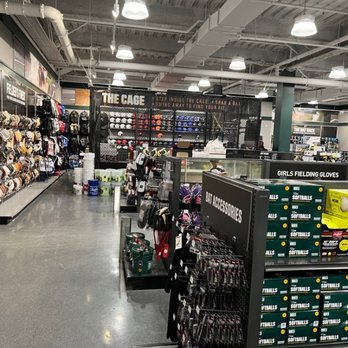 DICK'S Sporting Goods - Sports Wear Near Me - Mission Viejo, California