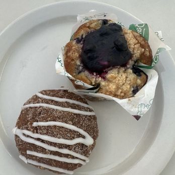 Barrett's Quality Eats - Apple cake and blueberry muffin - Bakeries Near Me - Coralville, Iowa Barrett's Quality Eats - Apple cake and blueberry muffin - Bakeries Near Me - Coralville, Iowa