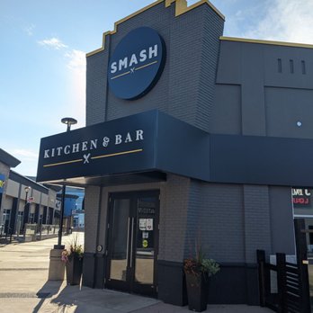 Whitby Entertainment Centrum - Smash Kitchen and Bar - Sports Bars Near Me - Whitby, Ontario