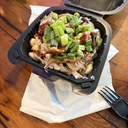Pulled pork with mac and cheese
