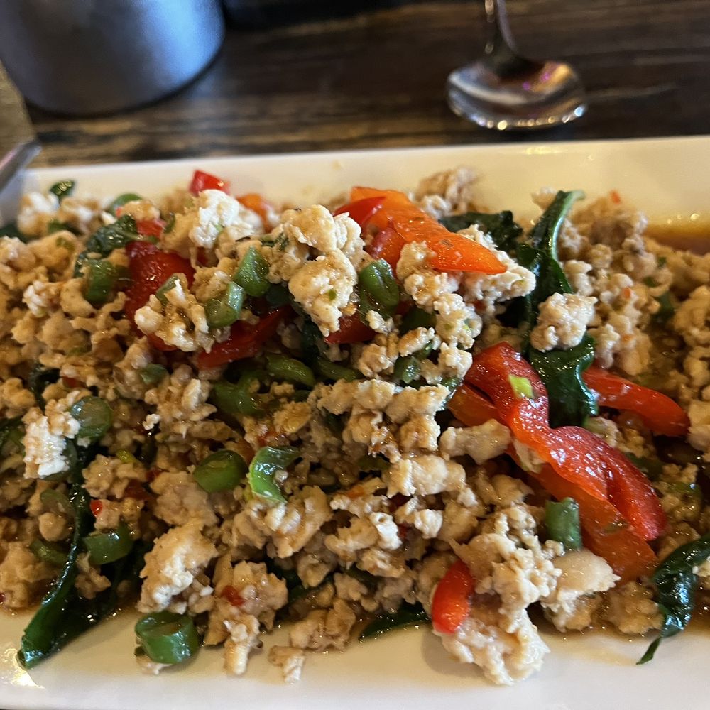 Ros Niyom Thai - Thai basil chicken medium hot - Thai Near Me - Round Rock, Texas Ros Niyom Thai - Thai basil chicken medium hot - Thai Near Me - Round Rock, Texas