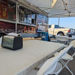 Tacos Tangancicuaro - They have tables and chairs along with an awning.
