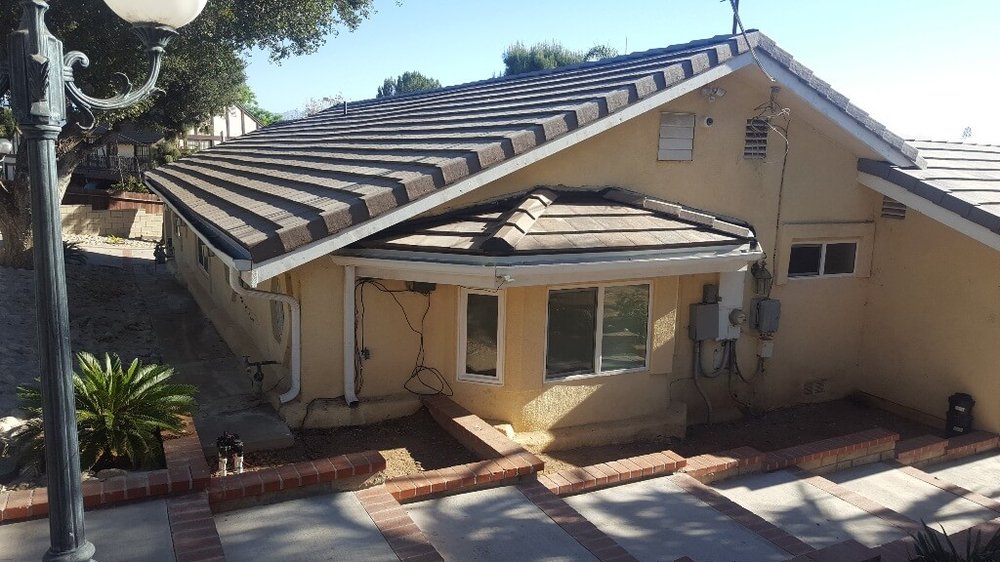 Slide of Silvestre Roofing