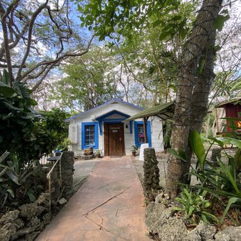Esmeralda's Earth, Wind and Fire Boutique - Supernatural Readings Near Me - Miami, Florida