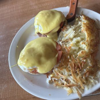 Lil' Jon Restaurant & Lounge - Eggs Benedict* - Lounges Near Me - Bellevue, Washington