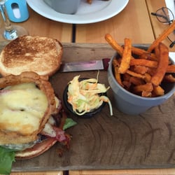 The Fat Boar - Steak burger with sweet potato fries