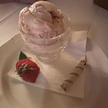 Little Yellow House - Strawberry Ice Cream - French Near Me - Cannon Beach, Oregon Little Yellow House - Strawberry Ice Cream - French Near Me - Cannon Beach, Oregon
