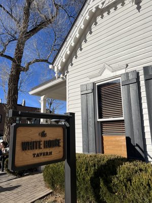 White House Tavern by null