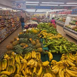 Presidente Supermarket - Bananas and other fruit