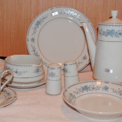 272 Antiques & Collectibles Marketplace - Harmony Traditions of Society China 8 place settings with napkin rings. contact lbtweety @yahoo.com best offer