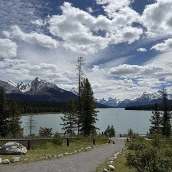 Maligne Lake - Boating Near Me