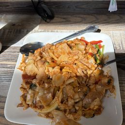 Drunken Noodles w/ pork Drunken Noodles w/ pork