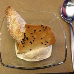 Jui - A sobremesa varia a cada semana, hj era uma tortinha de maça com sorvete de canela e uma colherada de doce de leite e biscoito