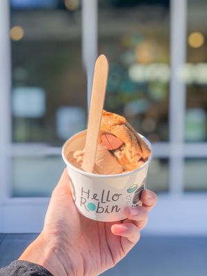 HELLO ROBIN - 164 Photos & 84 Reviews - 2570 NE University Village St ...