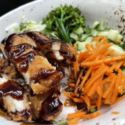 Giraffe - Tonkatsu with rice bowl