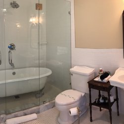 Dartmouth House - Hemlock Bathroom