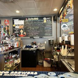 2 Jerks BBQ - Bar area