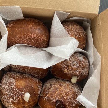 Leonard's Bakery Malasadamobile - All 6 flavors - Food Trucks Near Me - Honolulu, Hawaii
