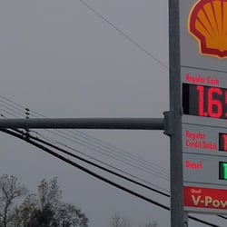 Melbo's Grocery & Car Wash - Gas is so cheap in TX! Huge selection of drinks!