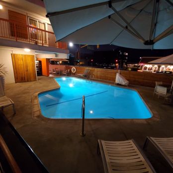 The Tangerine - Heated pool! (Always at 89 degrees) - Hotels Near Me - Burbank, California The Tangerine - Heated pool! (Always at 89 degrees) - Hotels Near Me - Burbank, California