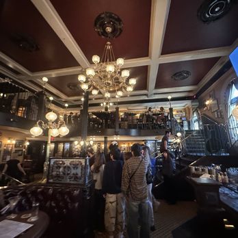 Bard and Banker - Seating - Pubs Near Me - Victoria, British Columbia Bard and Banker - Seating - Pubs Near Me - Victoria, British Columbia