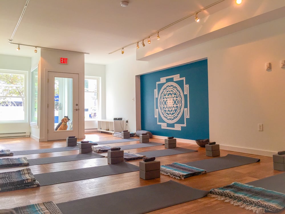 108 Lotus Yoga Logo