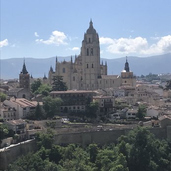 Alcázar De Segovia - Landmarks & Historical Buildings Near Me - Segovia, SG Alcázar De Segovia - Landmarks & Historical Buildings Near Me - Segovia, SG