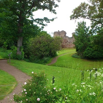 Hailes Castle - walkway towards Hailes Castle - Landmarks & Historical Buildings Near Me