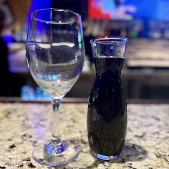 Cheddar's Scratch Kitchen - Cheddars pour Pinot Noir - Comfort Food Near Me - Branson, Missouri